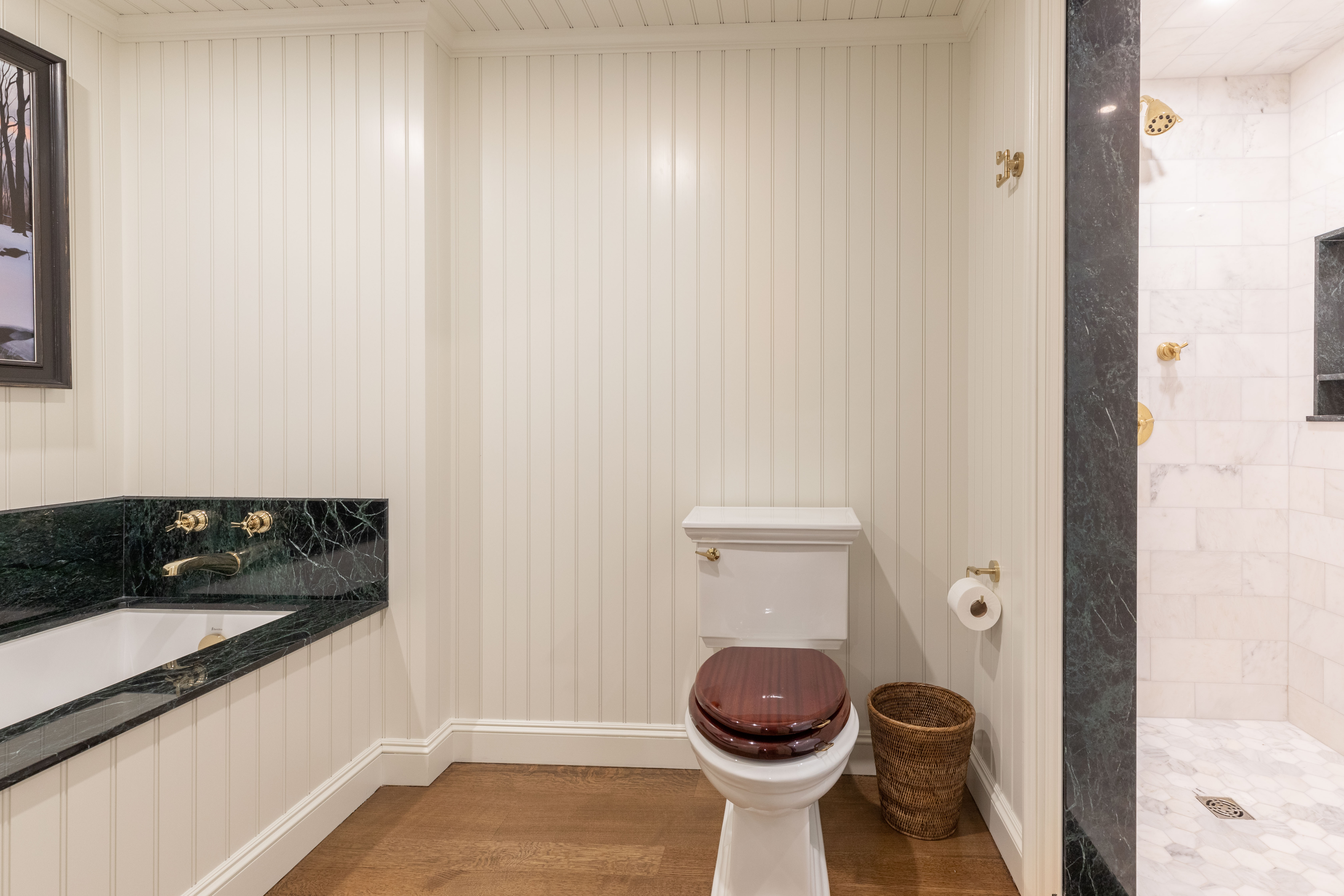 Marble bath with freestanding fixtures