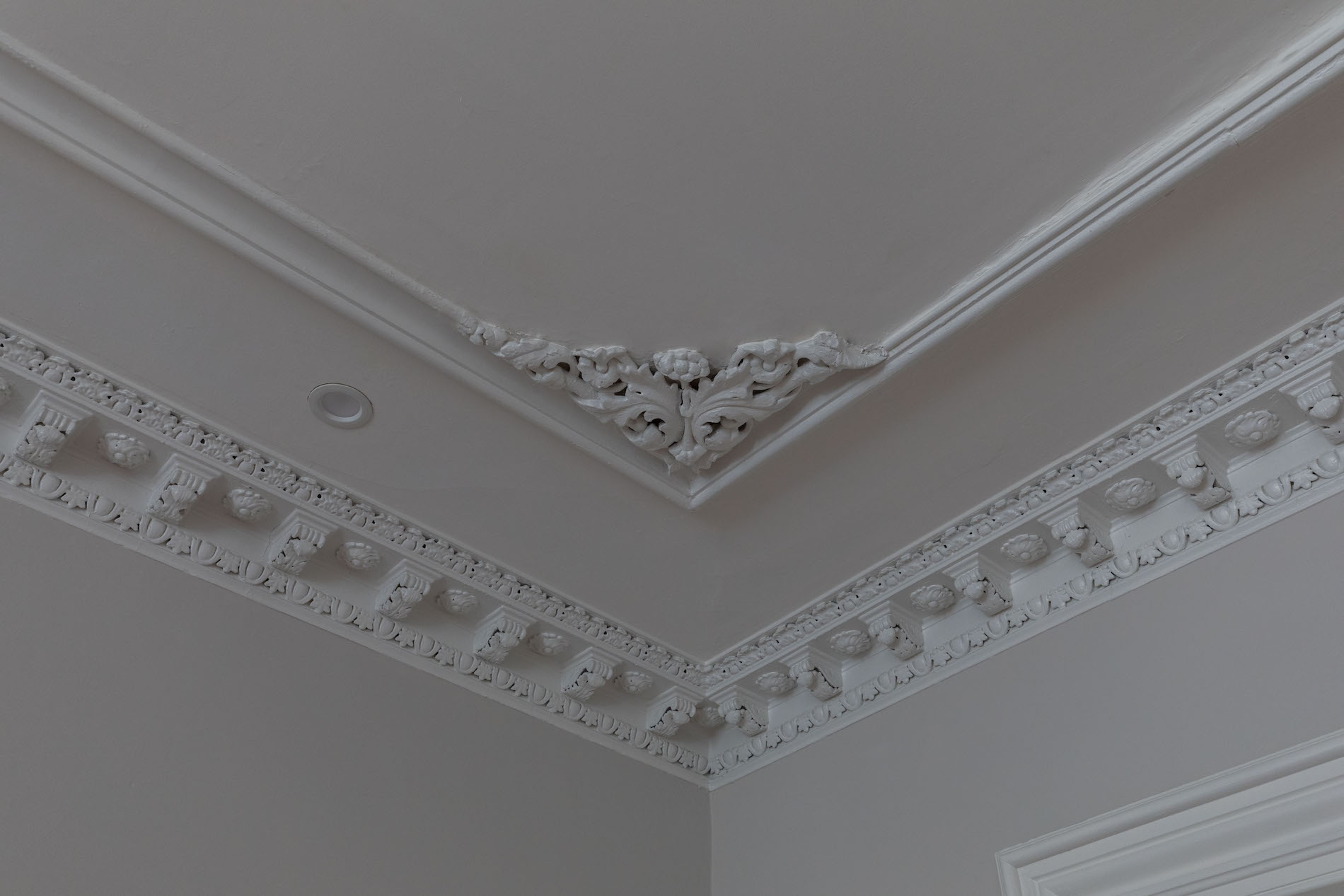 41 Upton crown molding cornice 02