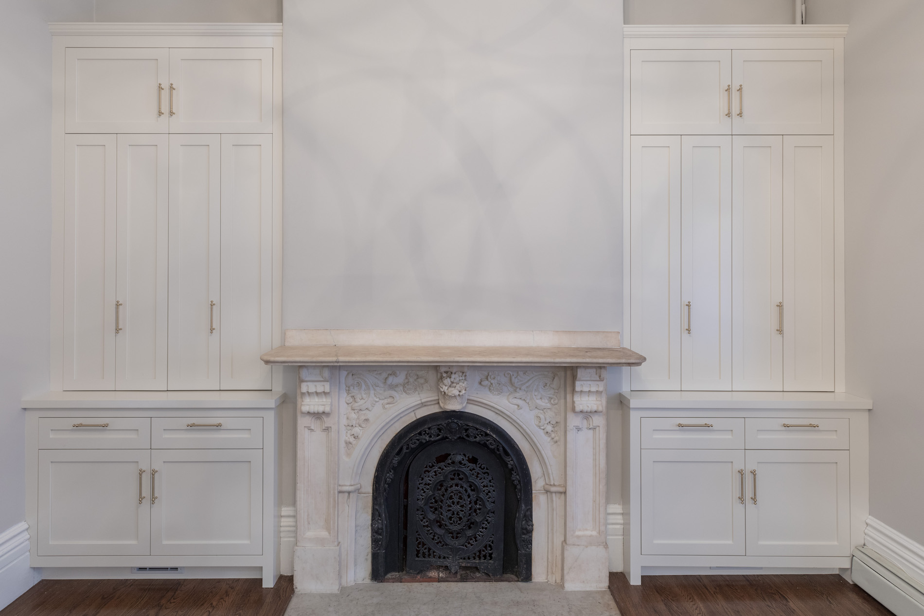 41 Upton parlor mantel built ins 02