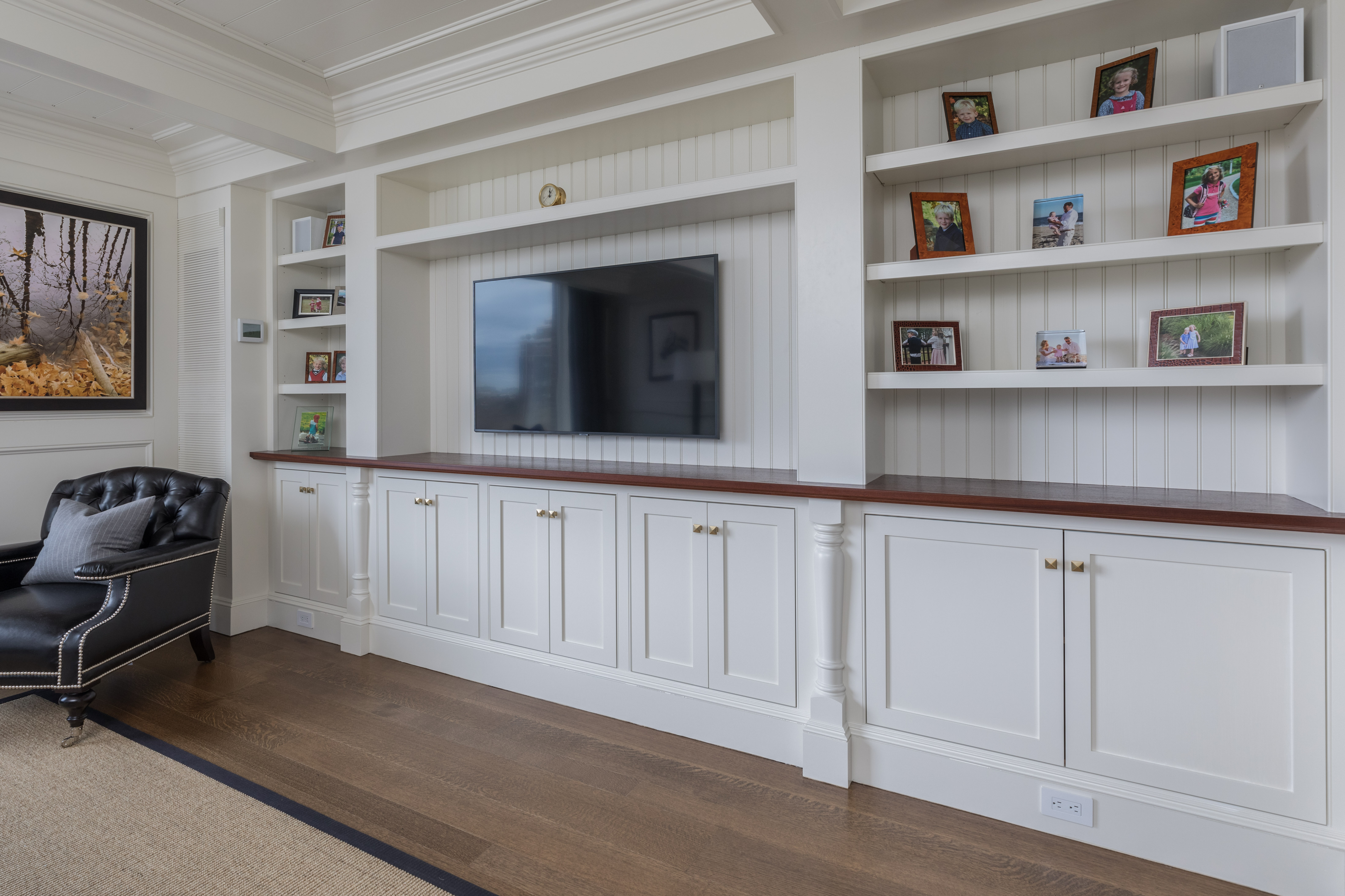 Four Seasons tv entertainment built in