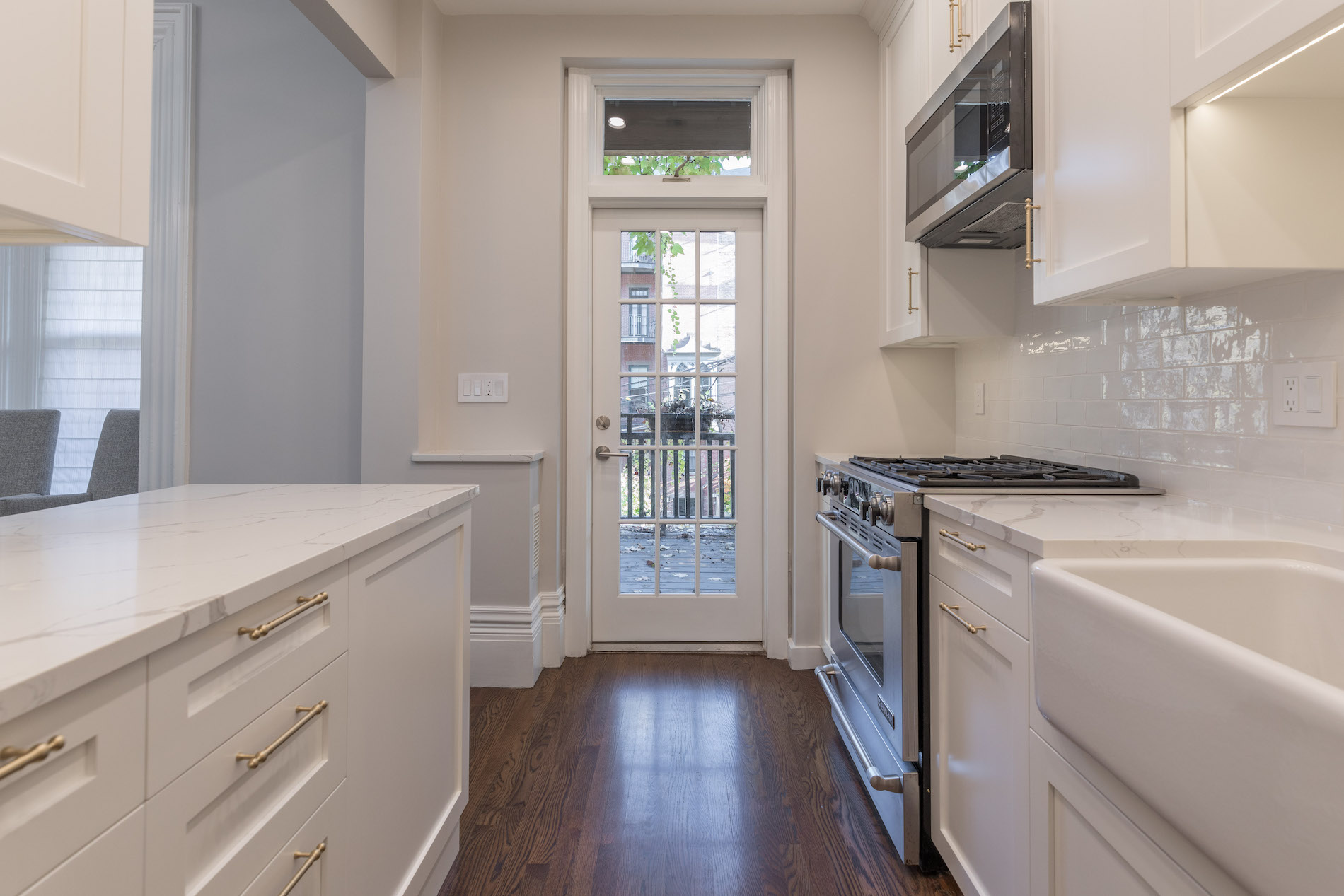 41 Upton kitchen with deck door